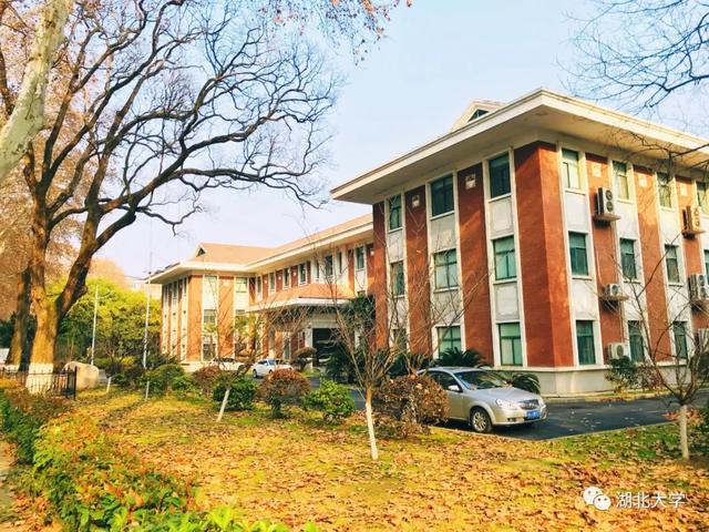 英国365上市公司官网校长谢红星在学生班会上的特别寄语：热爱生活，珍爱生命