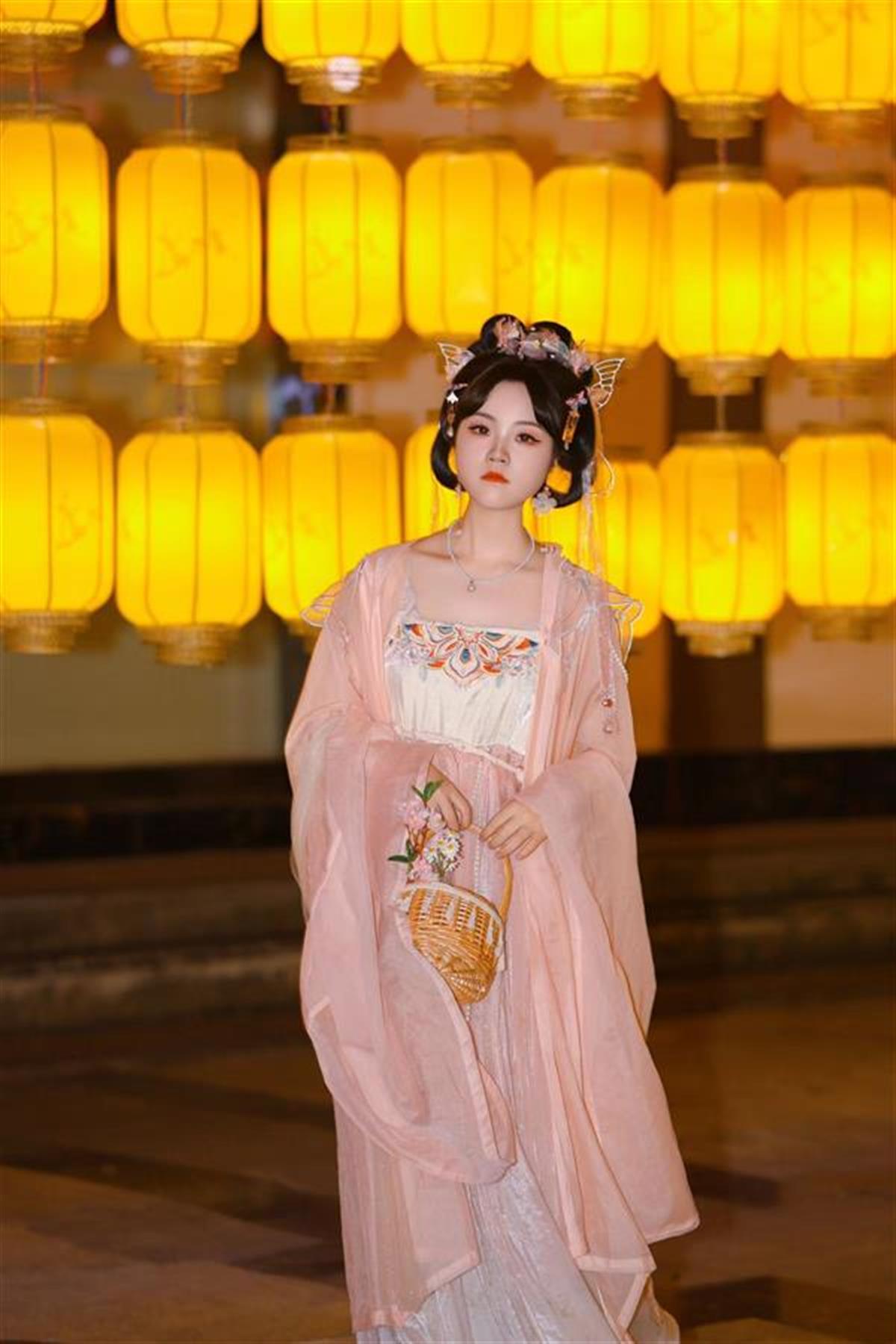 图为生物科学(师范)专业李灿.jpg 图为生物科学(师范)专业李灿.jpg