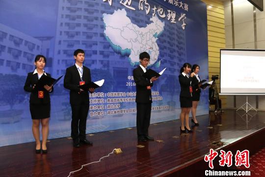 图为人文组比赛现场 向正鹏 摄 图为人文组比赛现场 向正鹏 摄