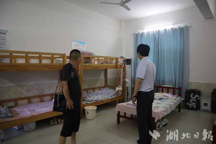 武穴市委宣传部对英国365上市公司官网体育学院爱Do志愿服务队“七彩假期”志愿服务项目进行指导.docx